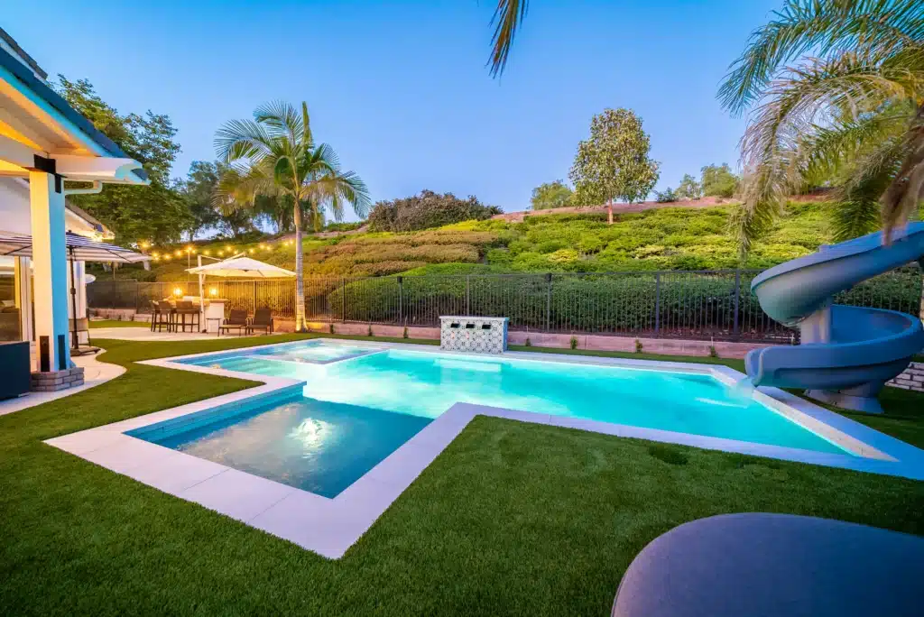 Hollywood Pool Builders - Premier Pools & Spas